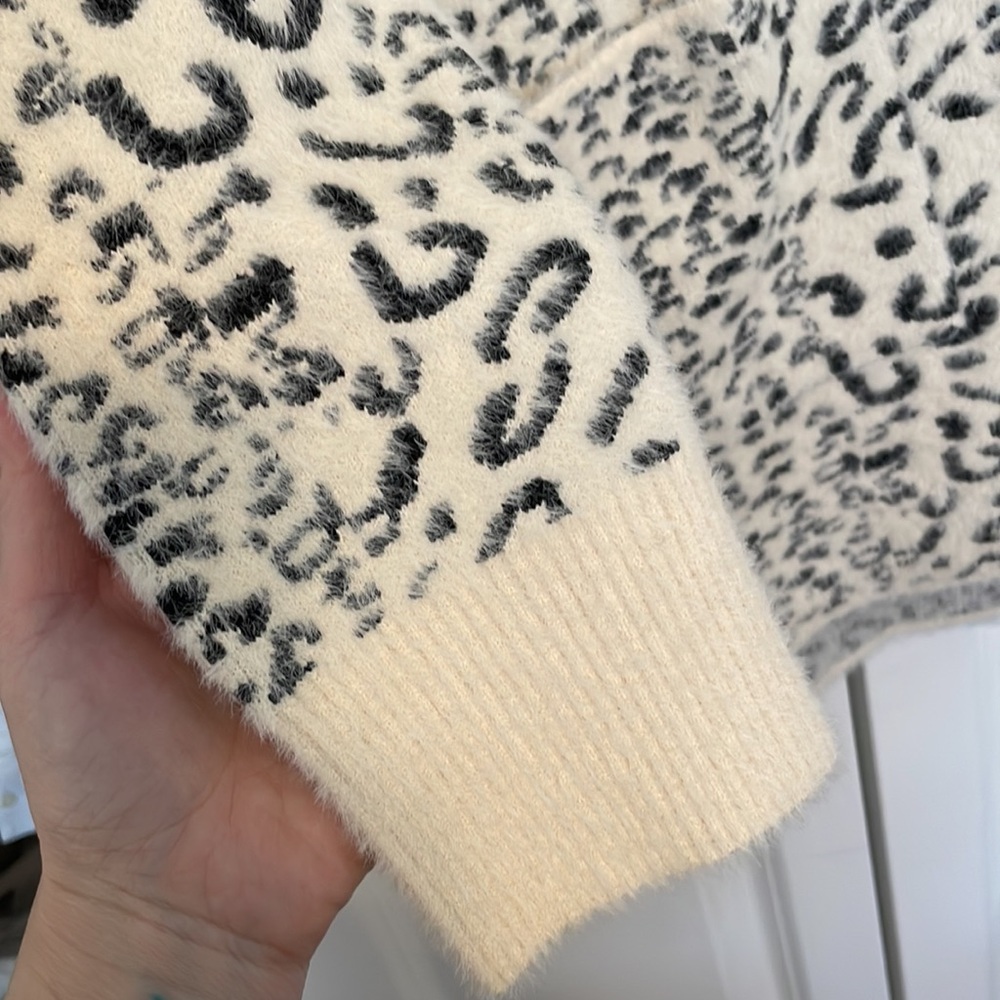 White Leopard Print Cardigan - Picture 6 of 7
